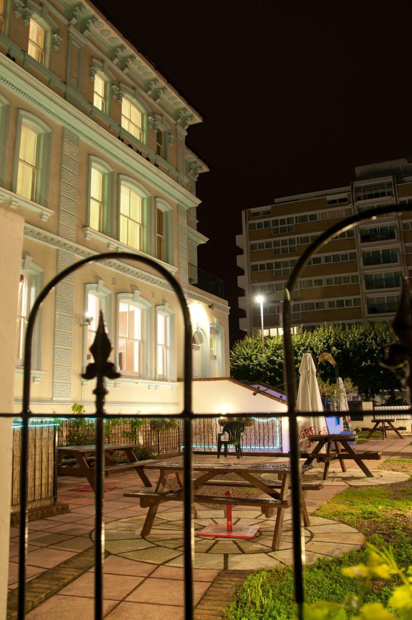 Vernon Guesthouse Eastbourne Bagian luar foto