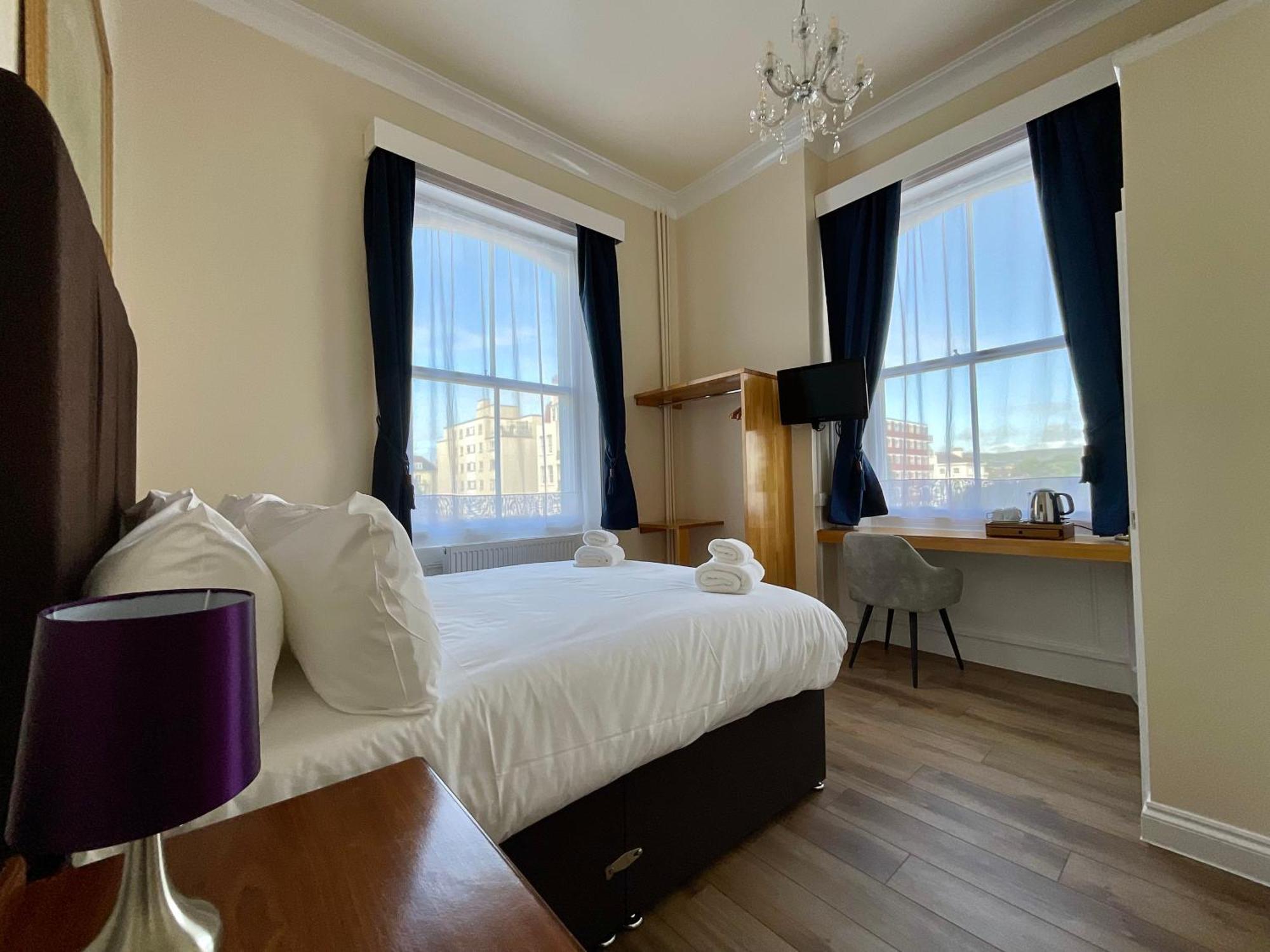 Vernon Guesthouse Eastbourne Bagian luar foto