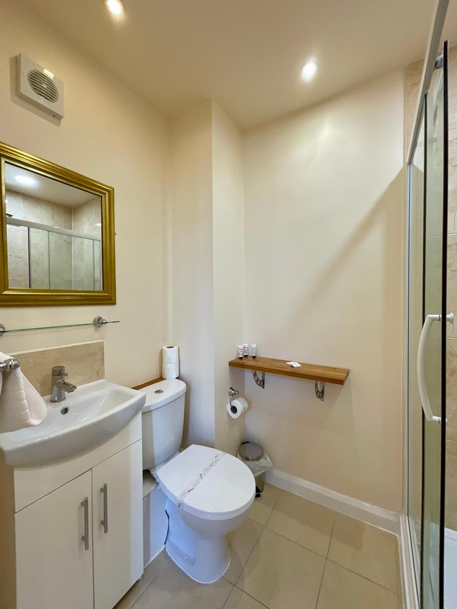 Vernon Guesthouse Eastbourne Bagian luar foto
