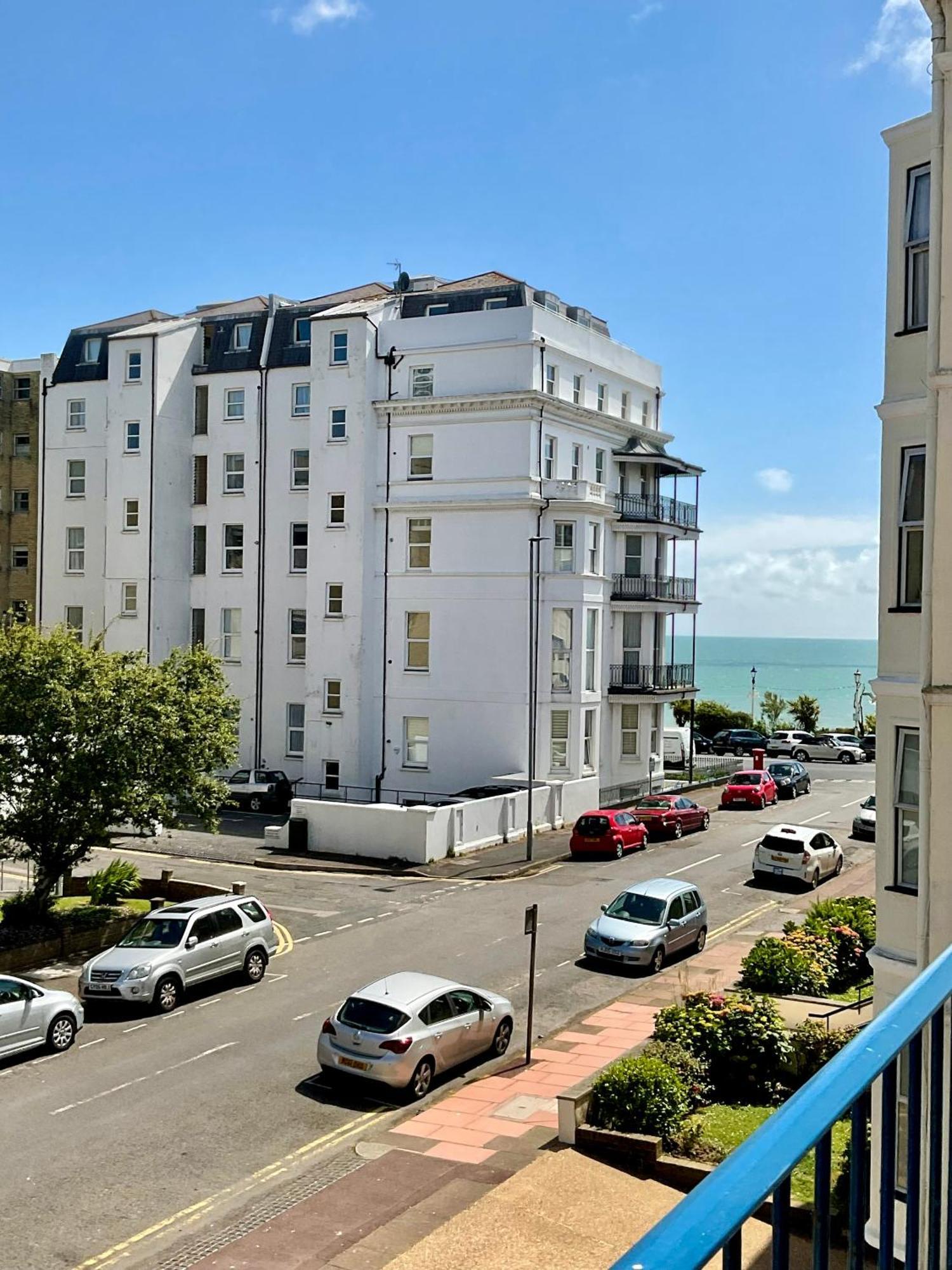 Vernon Guesthouse Eastbourne Bagian luar foto
