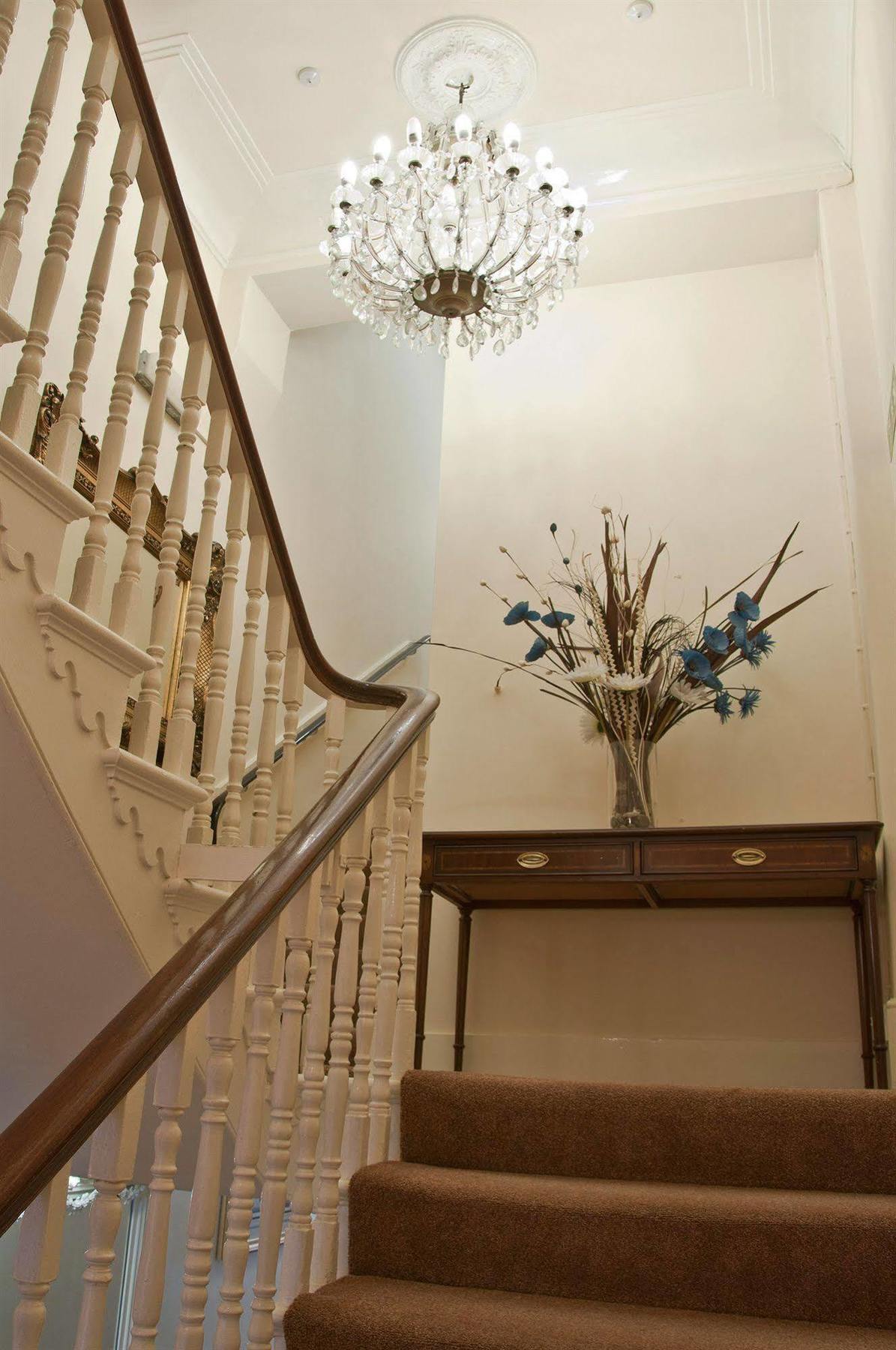 Vernon Guesthouse Eastbourne Bagian luar foto